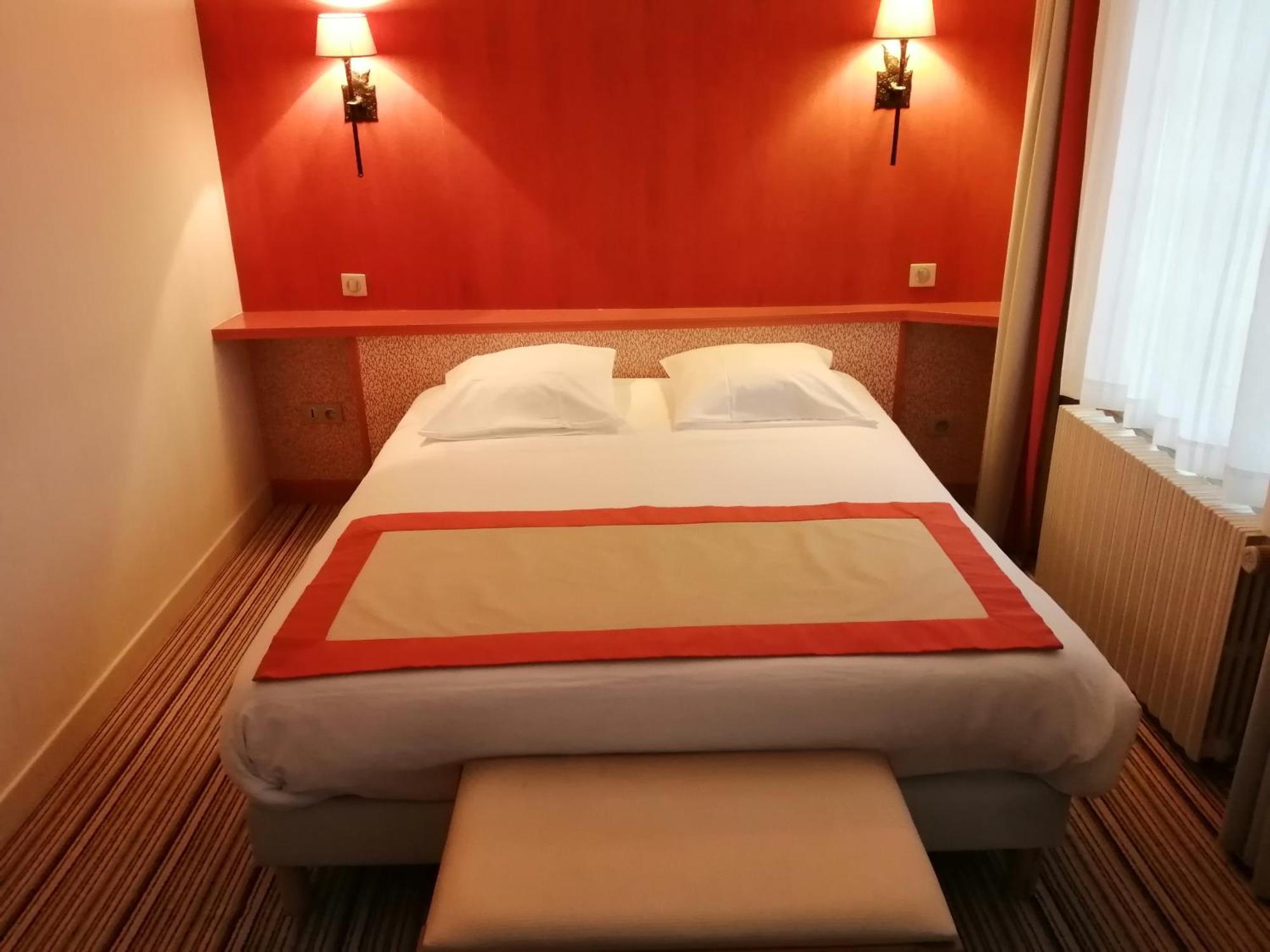 Hotel Les Fleurs Pontaubert Bagian luar foto