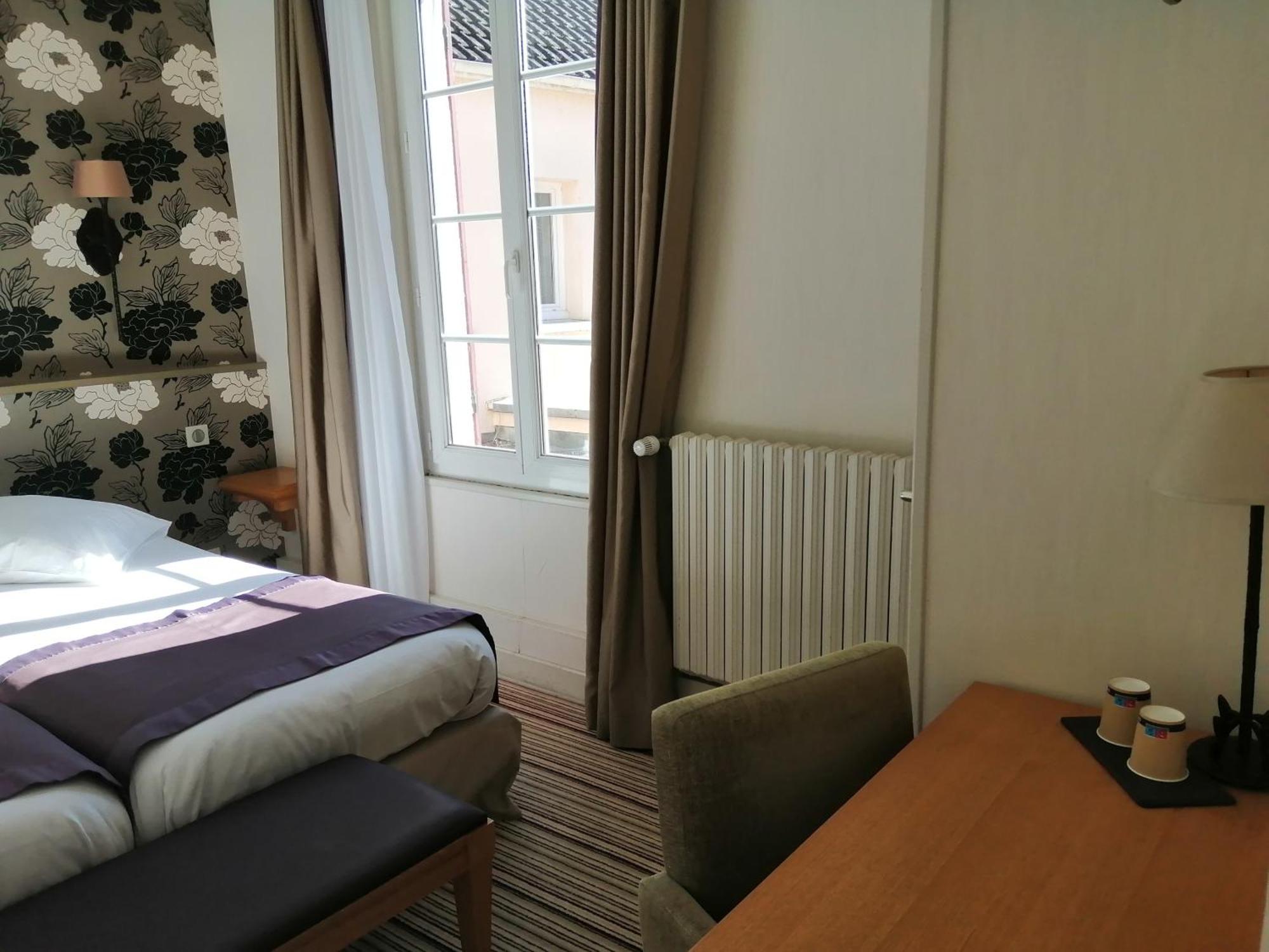 Hotel Les Fleurs Pontaubert Bagian luar foto