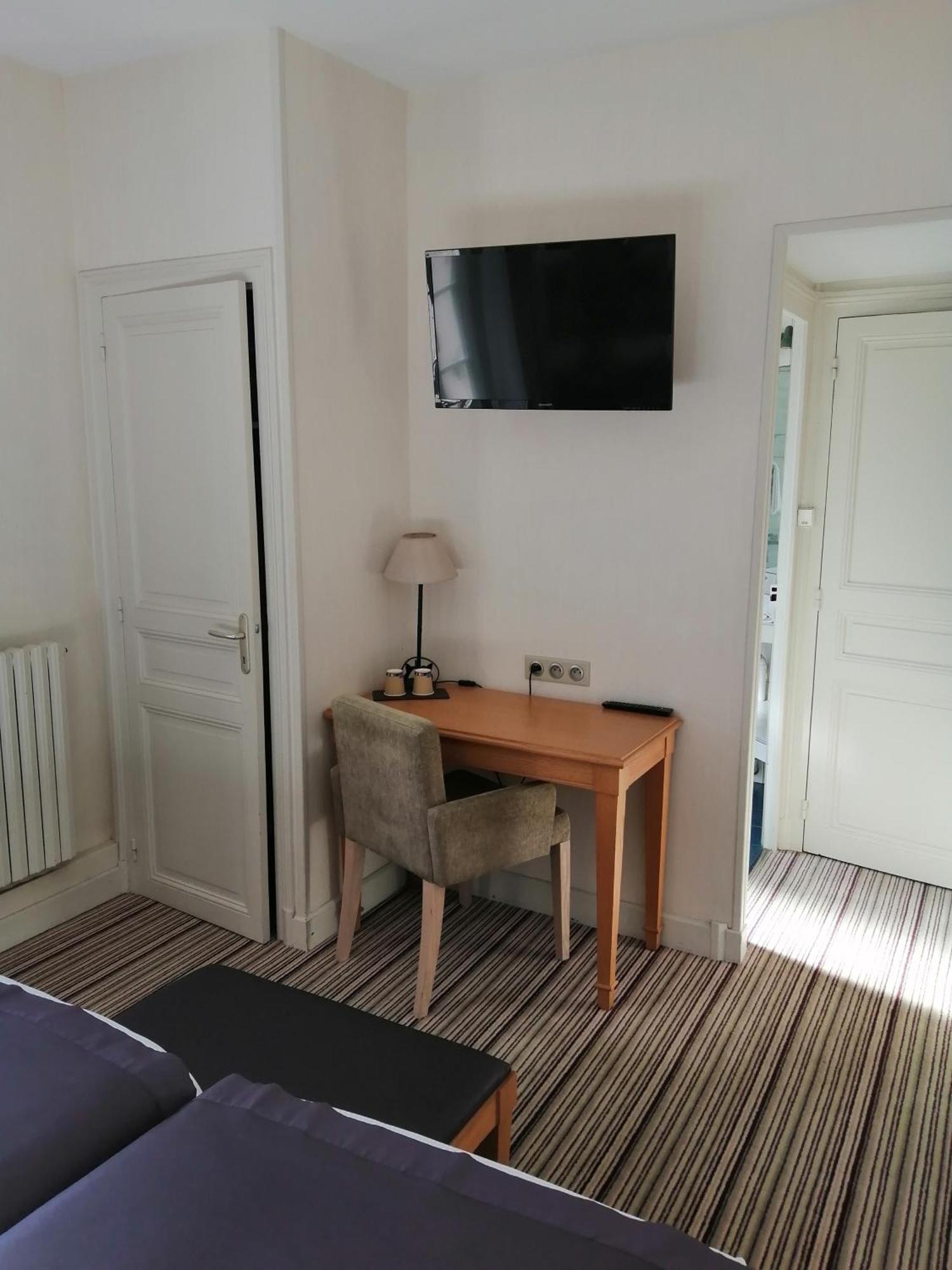 Hotel Les Fleurs Pontaubert Bagian luar foto