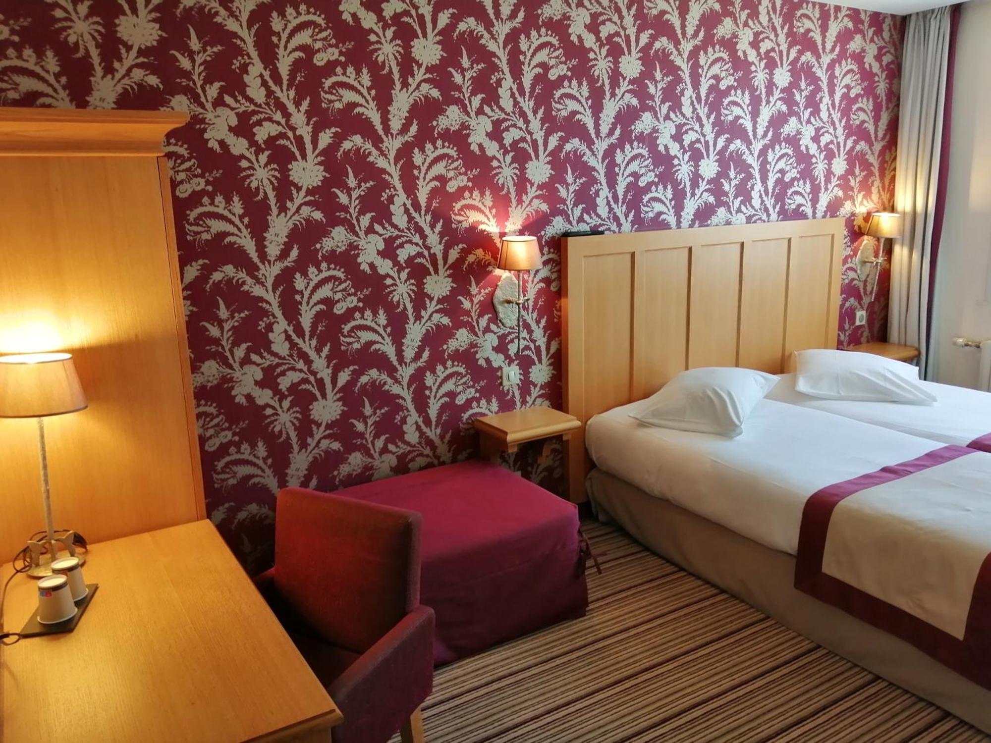 Hotel Les Fleurs Pontaubert Bagian luar foto